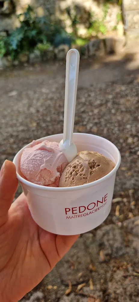 Glace Pâte À Tartiner Et Pétale de Rose